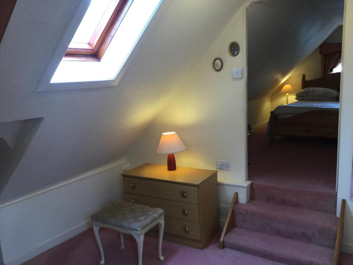 Three-Bedroom Old Cottage Free Parking Inverness Eksteriør billede