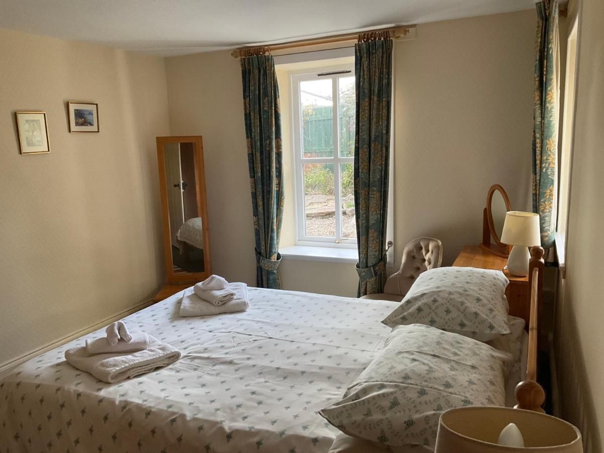 Three-Bedroom Old Cottage Free Parking Inverness Eksteriør billede